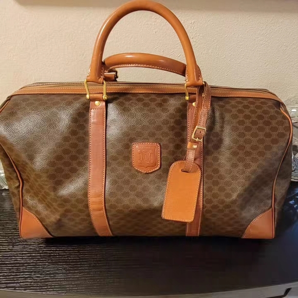 Meet your Posher! - Picture 4 of 5